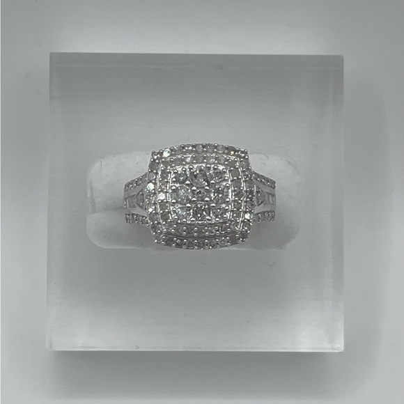 1.00 CT Cushion Cut Natural Diamond Sterling Silver Ring Size 7 - Picture 2 of 6